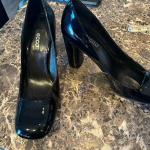 Ecco never worn patent leather 4 inch heals. Size 41 or 9.5